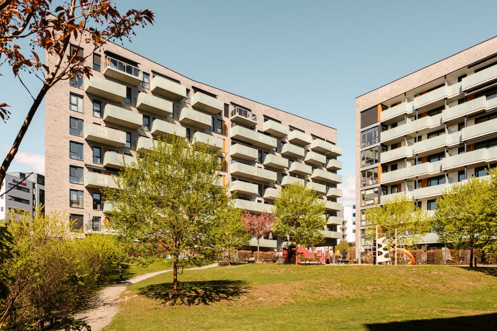 Her bor du med umiddelbar nærhet til grønne lunger, urbane kafeer og alt du trenger i en aktiv hverdag. Galleribilde