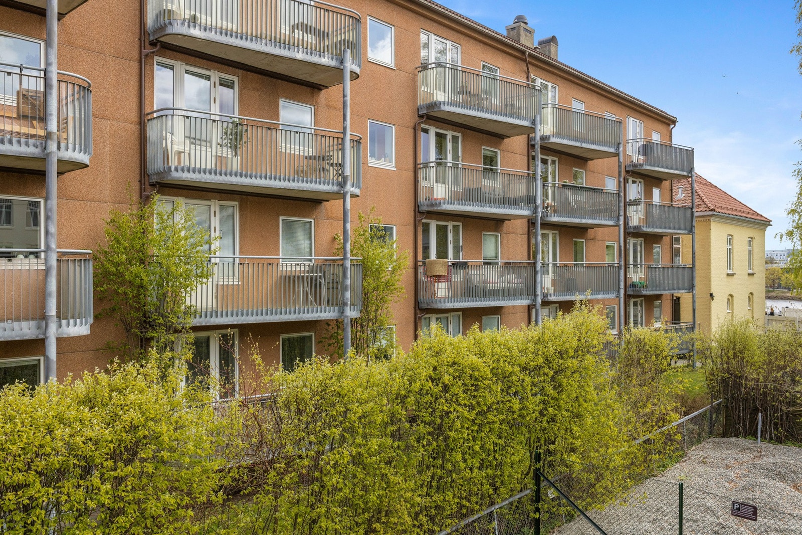 Leiligheten har kort vei til alle byens fasiliteter. Galleribilde