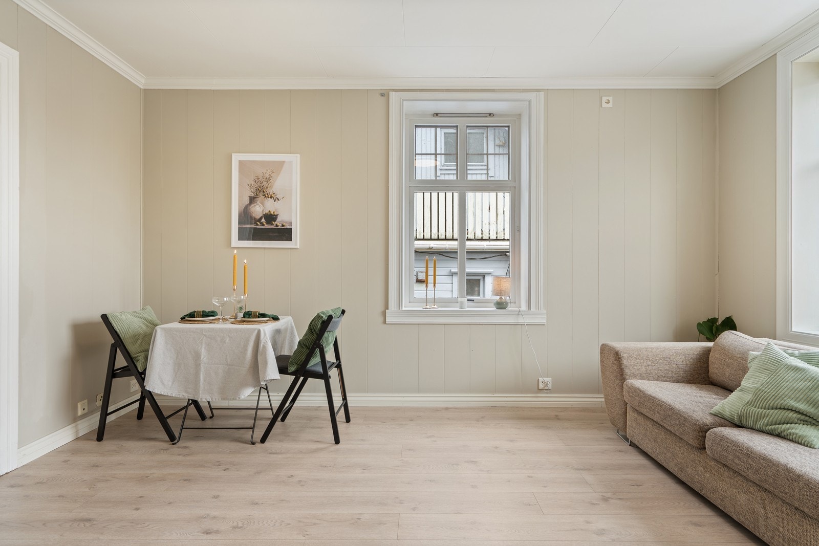 oligen har en lys og behagelig stue som slipper inn mye sollys (se også hovedbildet). Galleribilde