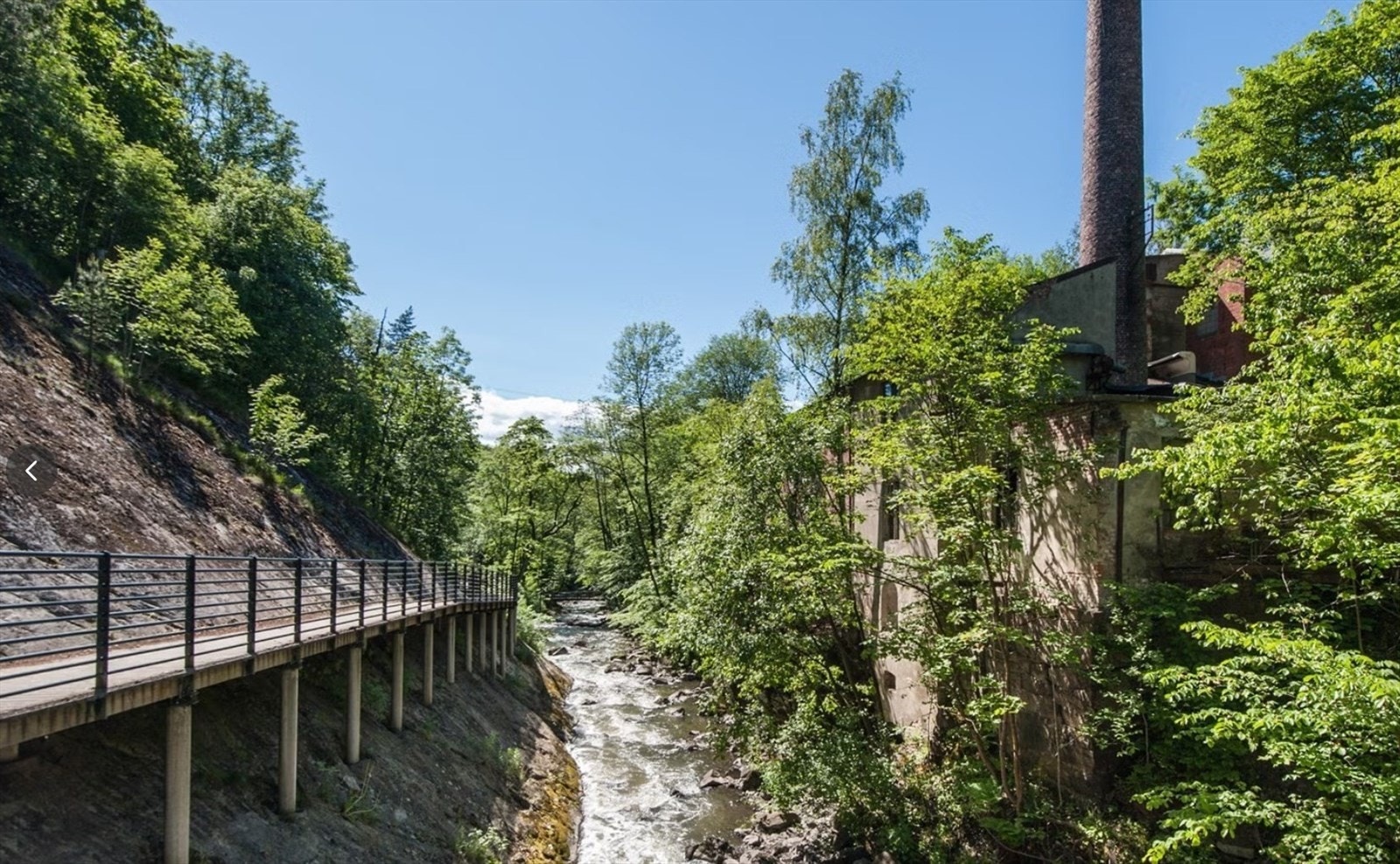 Kværnerbyen byr på nærhet til flotte turområder, blant annet langs Alnaelva. Galleribilde