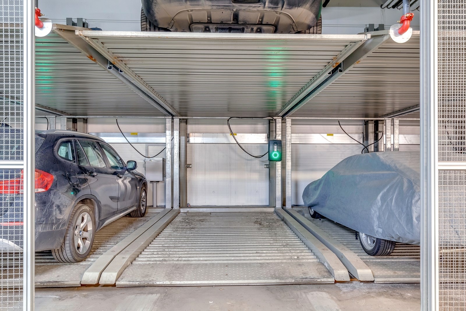 Det medfølger én plass i felles automatisert garasjeanlegg. Plassen har installert elbillader. Galleribilde