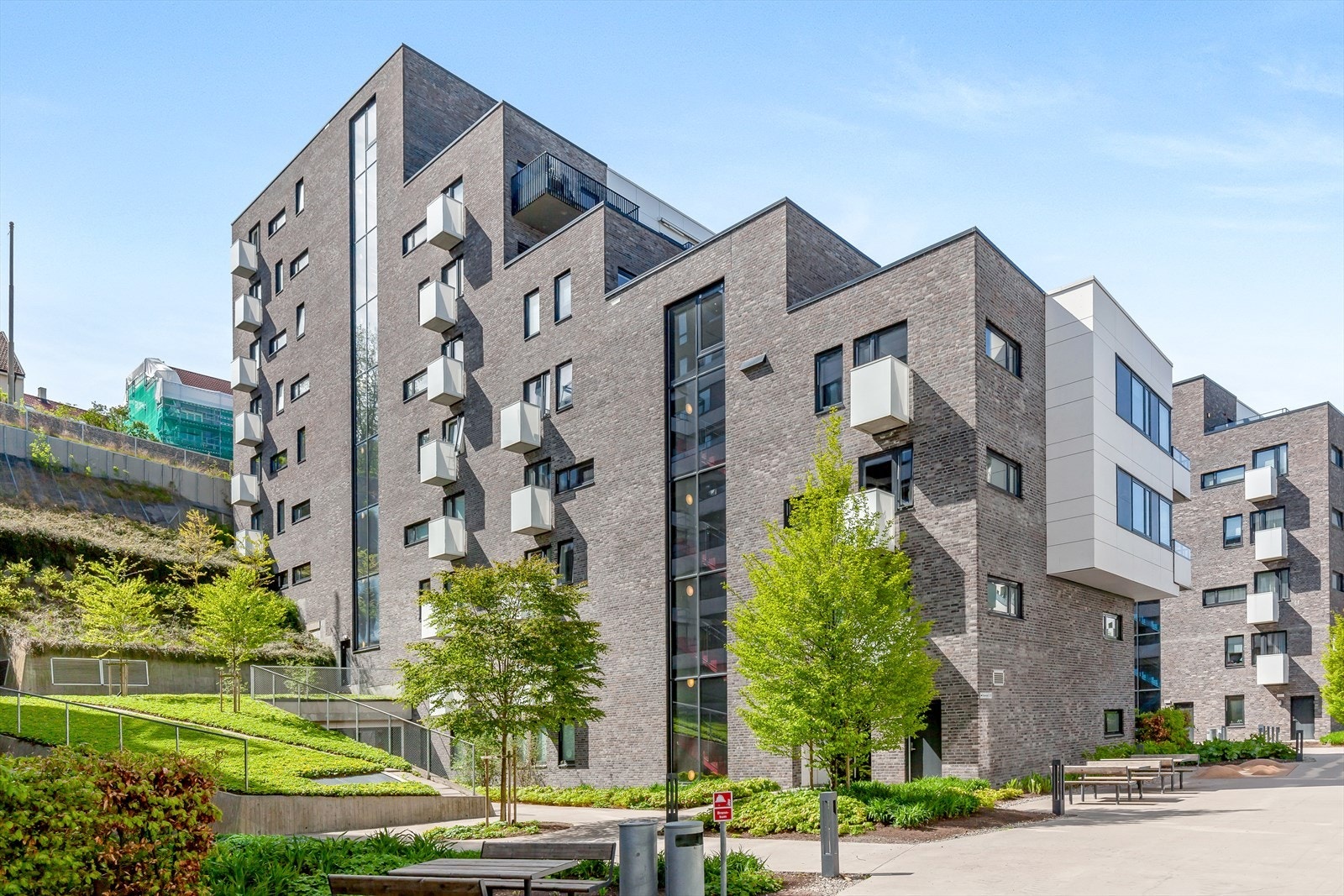 Sameiet Kværnerbyen Terrasse består av 189 boligseksjoner og har pent opparbeidede fellesarealer. Galleribilde