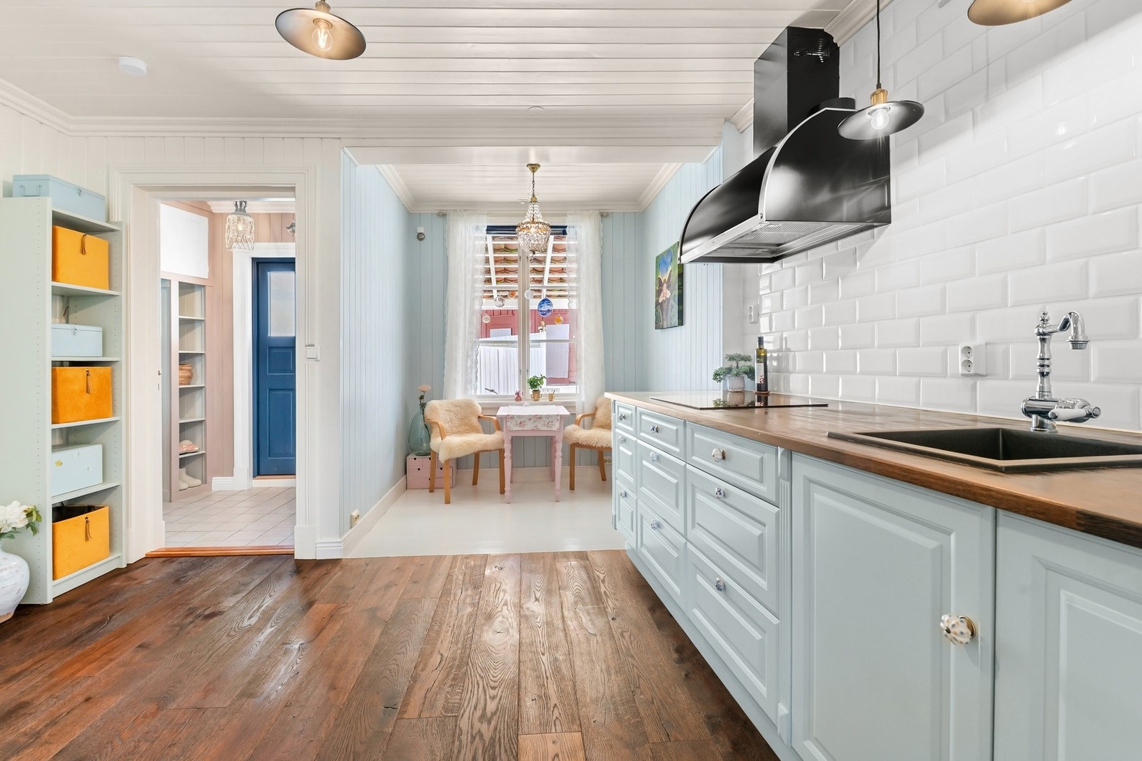 I 2015 ble dagens kjøkkeninnredning montert, og overflater i rommet ble fornyet. Galleribilde