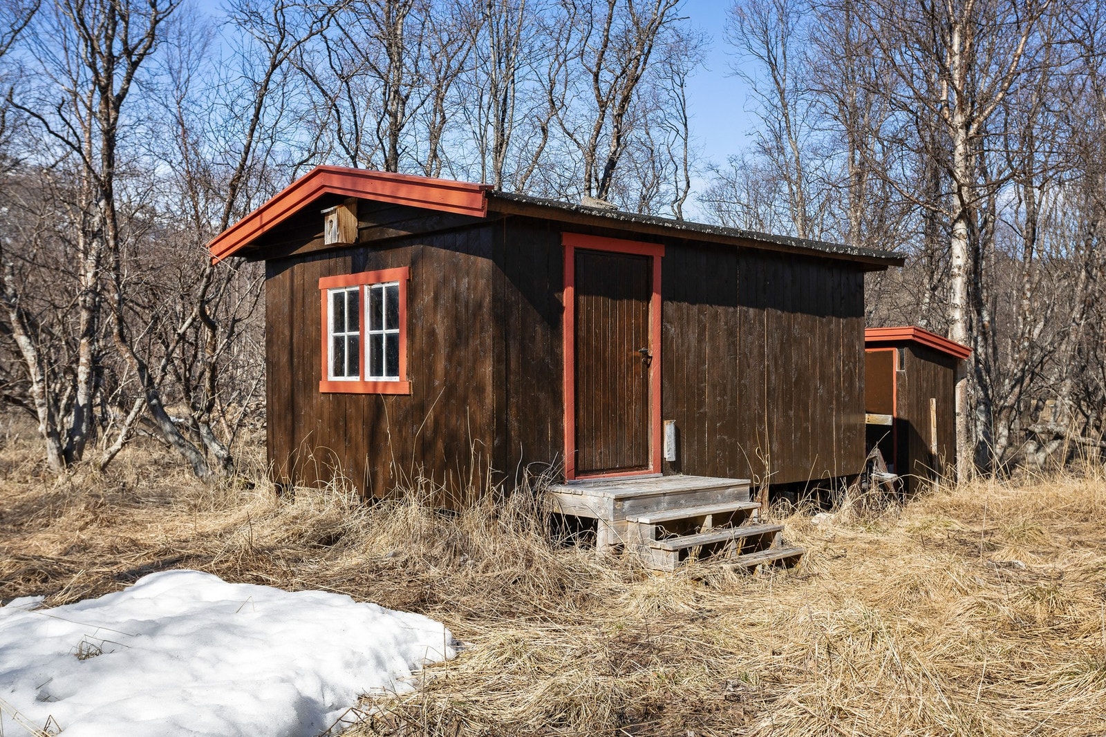 På eiendommen finnes også redskapsbod og utedo. Galleribilde