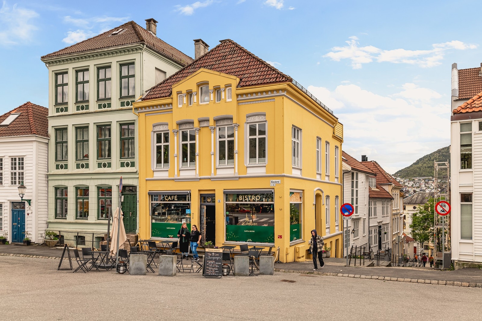 - Om du ikke ønsker å lage maten selv ligger både Le Café Pomme og Løvetann Café og Bistro noen minutters gange fra leiligheten - Galleribilde