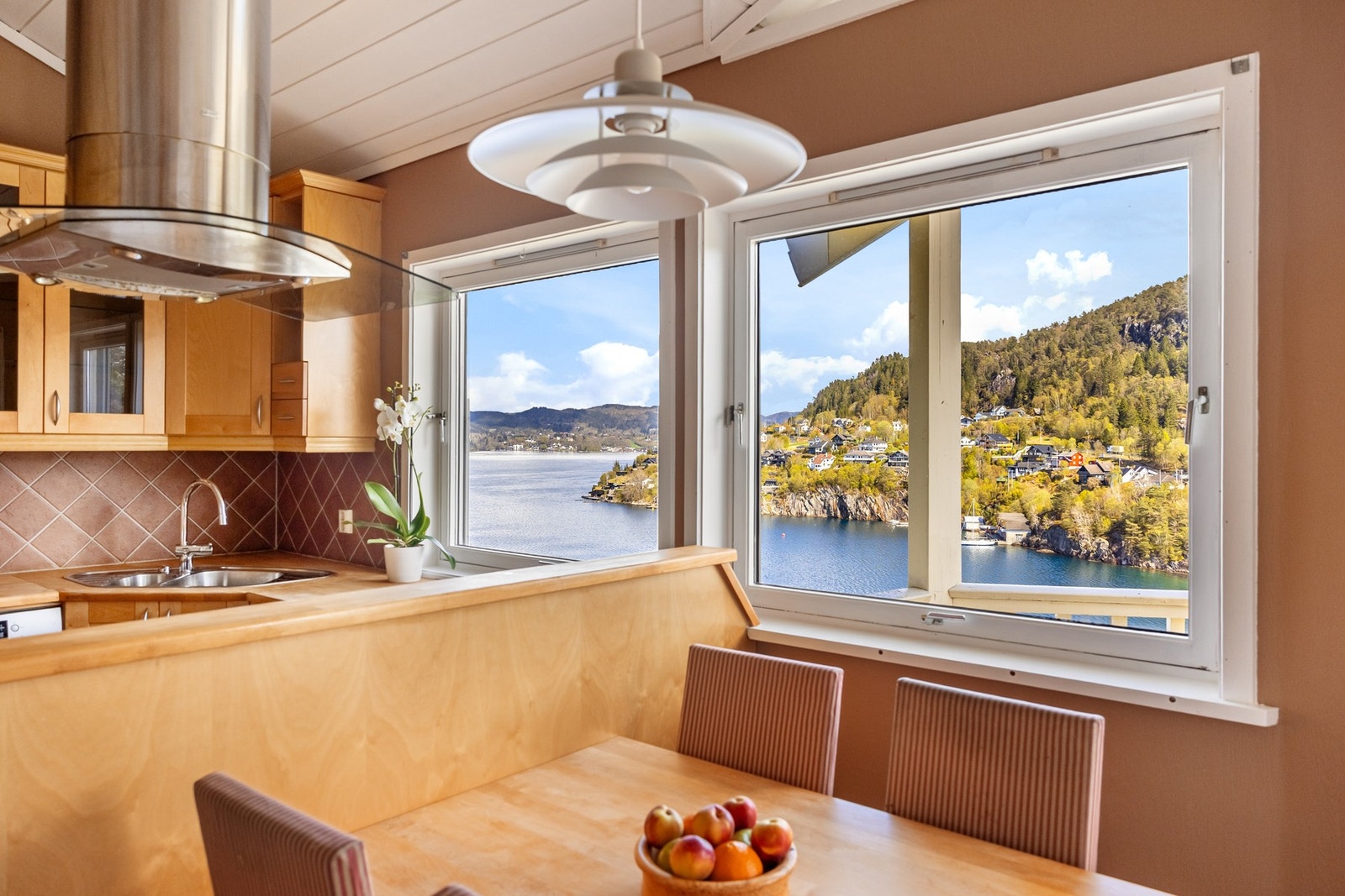 Det er også plass til et frokostbord. Galleribilde
