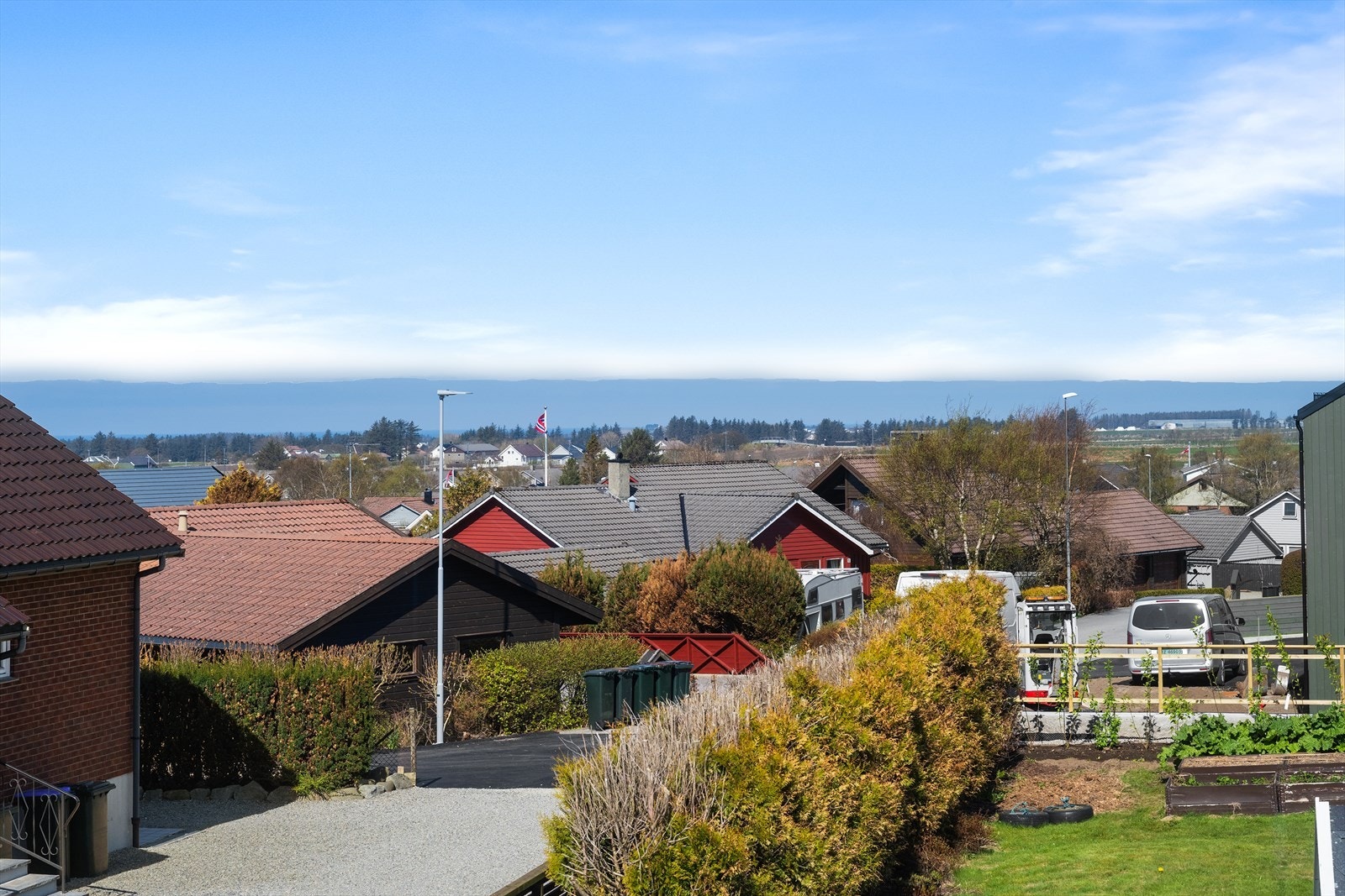 Fra boligfeltet er det fine turmuligheter i det åpne Jærlandskapet og kort vei med bil til Jærstrendene. Galleribilde