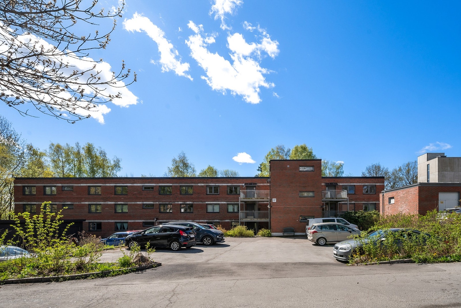 Sameiet Carl Kjelsens Vei 23 D, E, F består av 15 selveierleiligheter og 21 utleieleiligheter eiet av Diakonhjemmet. Galleribilde