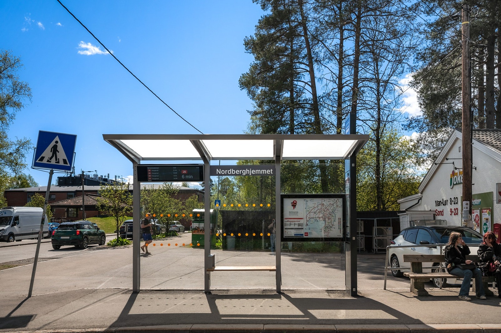 Bussholdeplassen ved Nordberghjemmet ligger like i nærheten, og det er også gangavstand til Holstein T-banestasjon Galleribilde