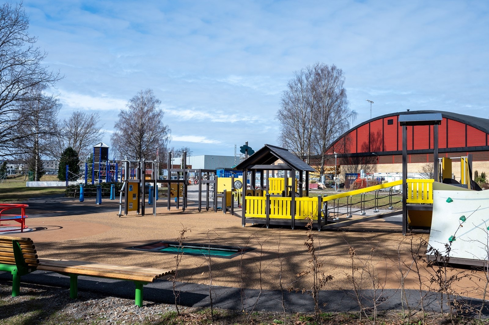 Her er det gode muligheter for aktivitet, utfoldelse og sosiale møter, noe som gjør parken til et populært samlingspunkt for familier i området. Galleribilde