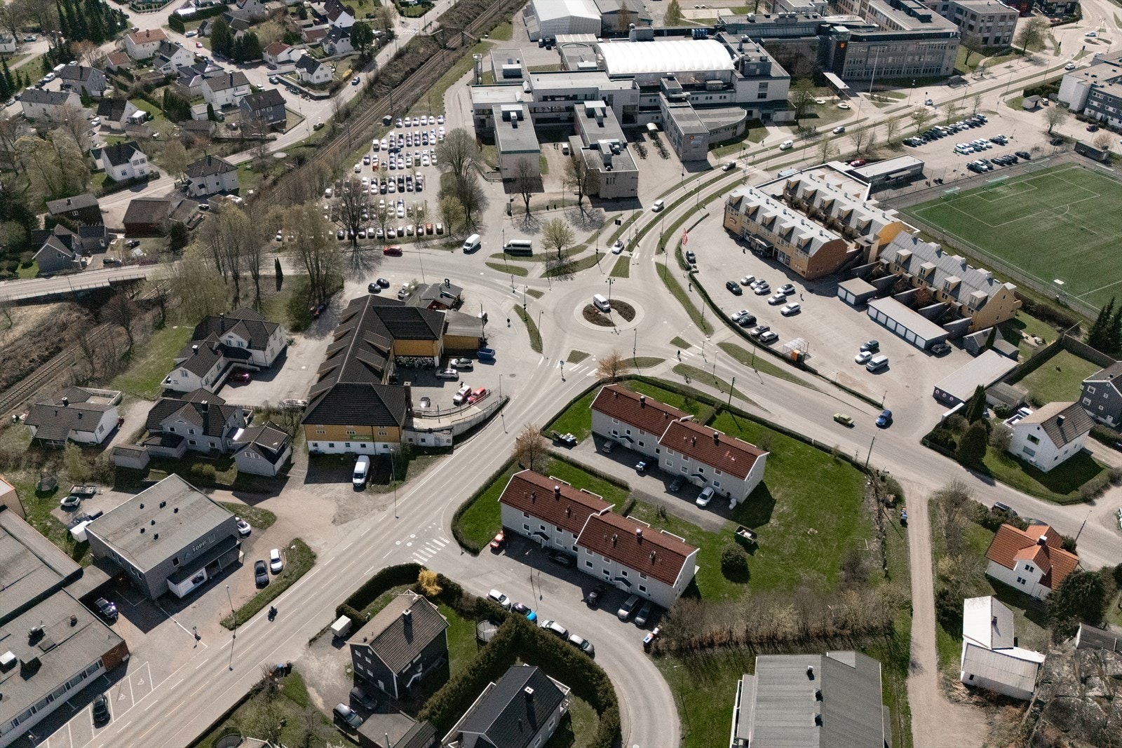 Dagligvarehandelen gjøres unna på en effektiv og komfortabel måte, med blant annet MENY Stadiontunet i nærområdet. Her tilbys et bredt og fristende utvalg av ferskvarer, kvalitetsprodukter og alt du trenger i hverdagen. Galleribilde