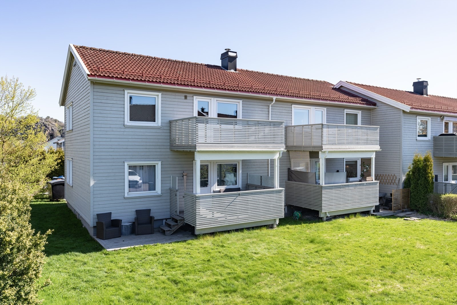 Leiligheten byr på en herlig, takoverbygget veranda som forlenger utesesongen betydelig. Galleribilde