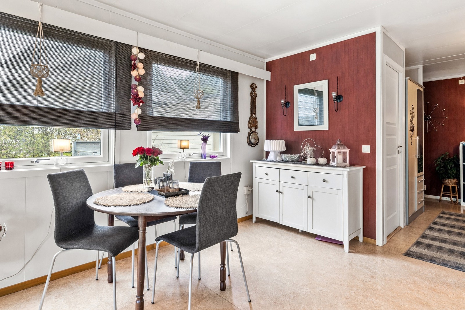 Hyggelig sone for spisegruppe Galleribilde