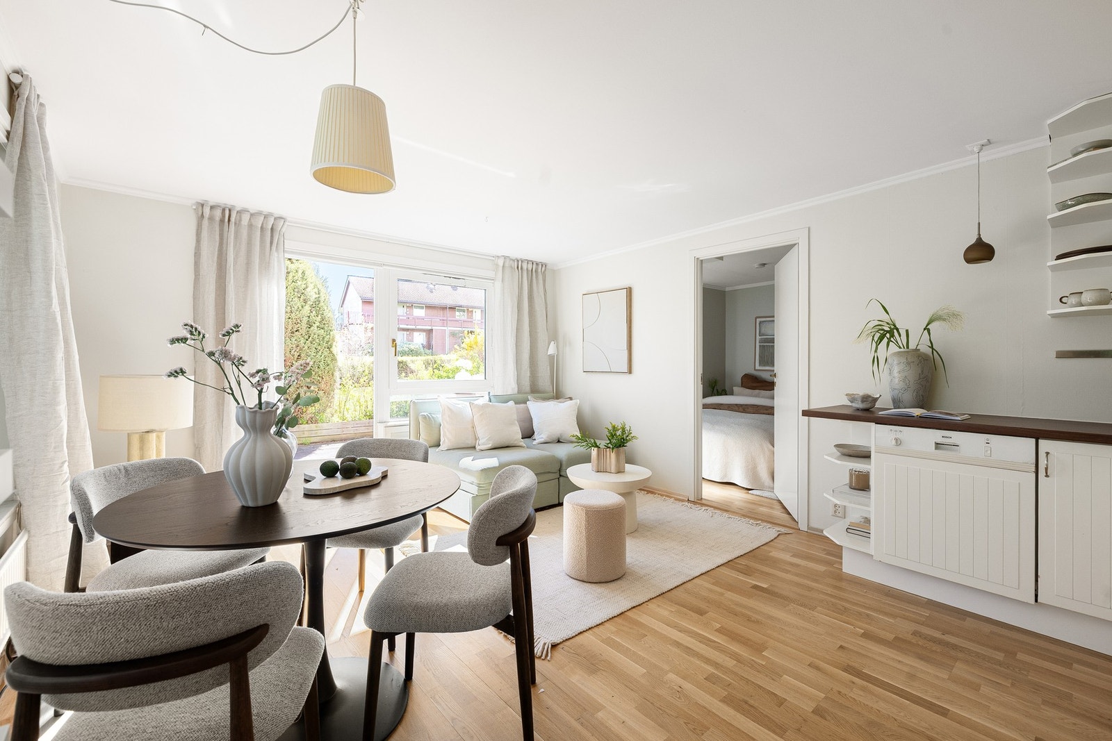Her får du egen inngang, en arealeffektiv planløsning og garasjeplass m/lader. Galleribilde