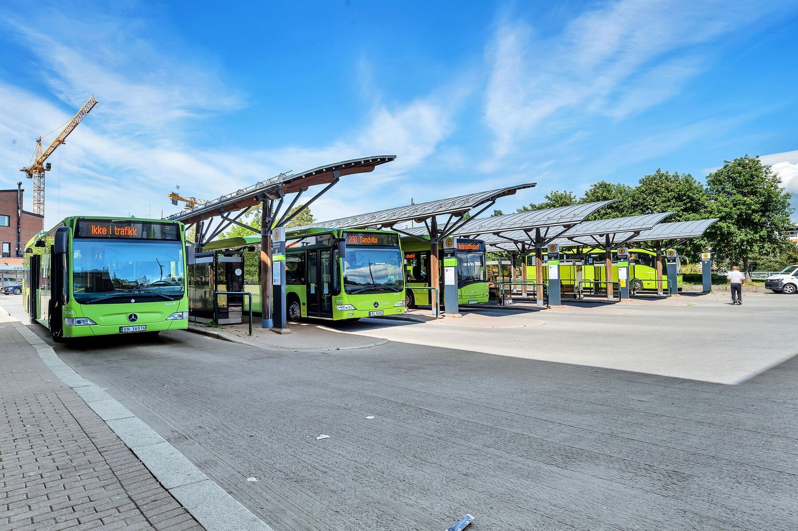 Bekkestua terminal med avganger retning Sandvika og Oslo samt flybuss til Gardermoen Galleribilde