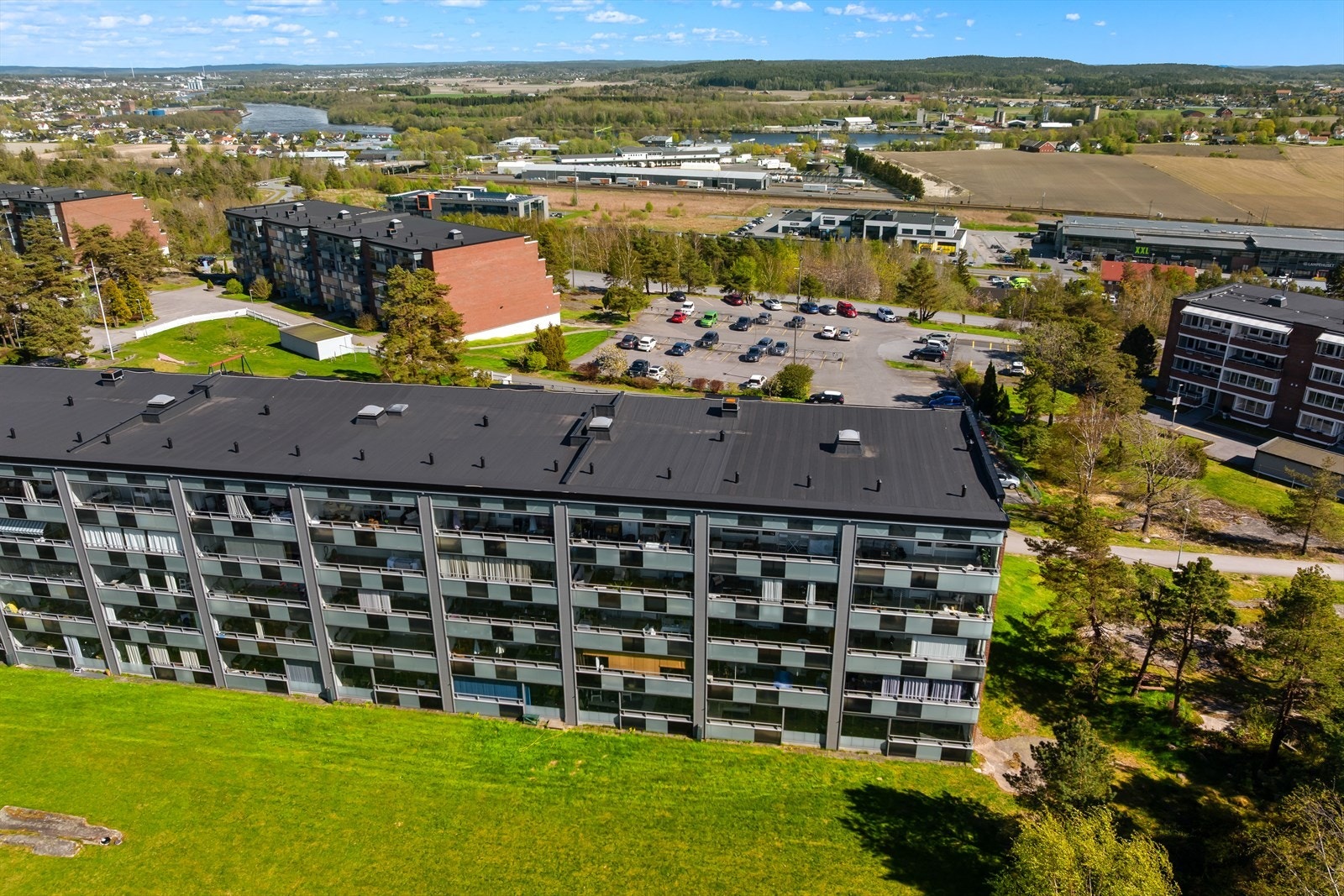 Leiligheten har en flott plassering i henhold til Sarpsborg- og Fredrikstad sentrum, med gode bussforbindelser dagen lang. Galleribilde