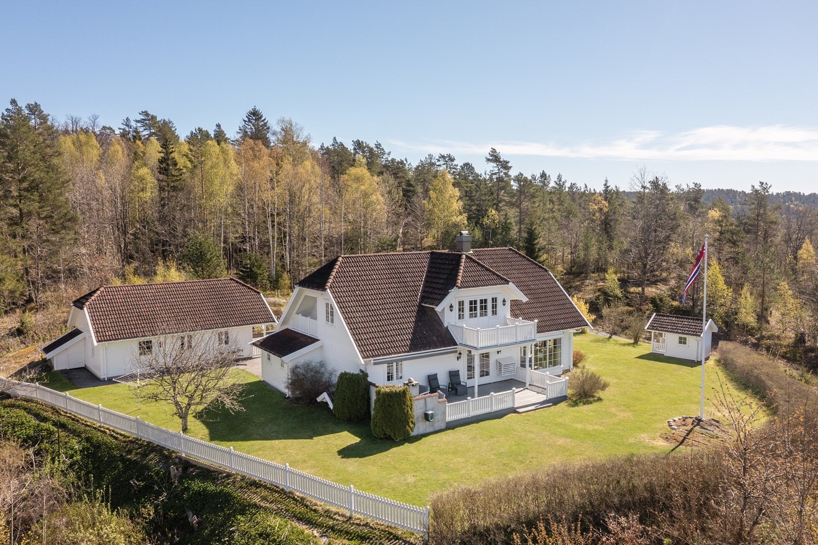 EiendomsMegler1 v/Simen Dippner Bakke presenterer Dalsveien 20- En velbygd og godt ivaretatt enebolig med nydelig beliggenhet! Foto: Inbovi. Galleribilde
