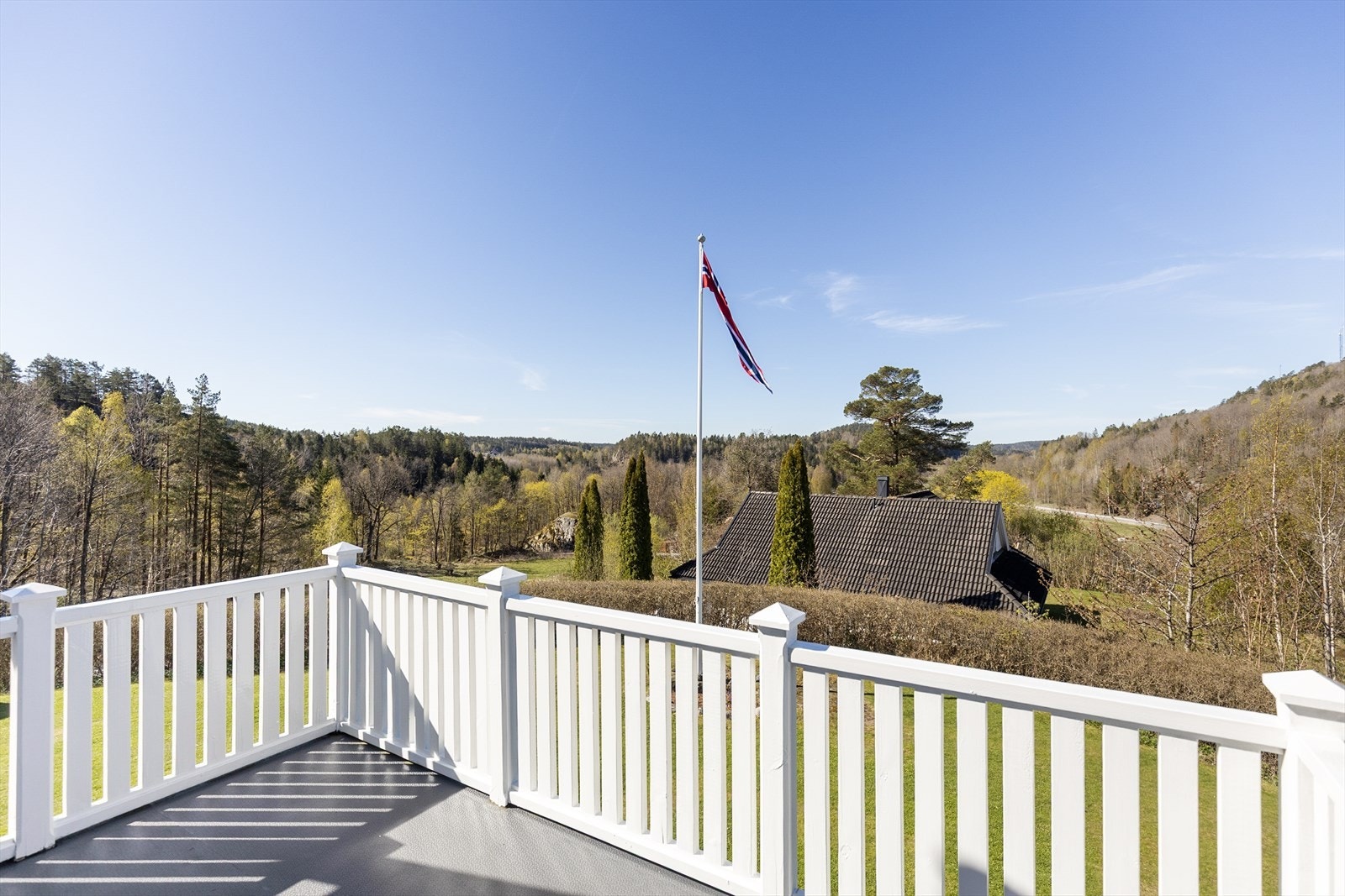 Veranda med utgang fra loftsstuen Galleribilde
