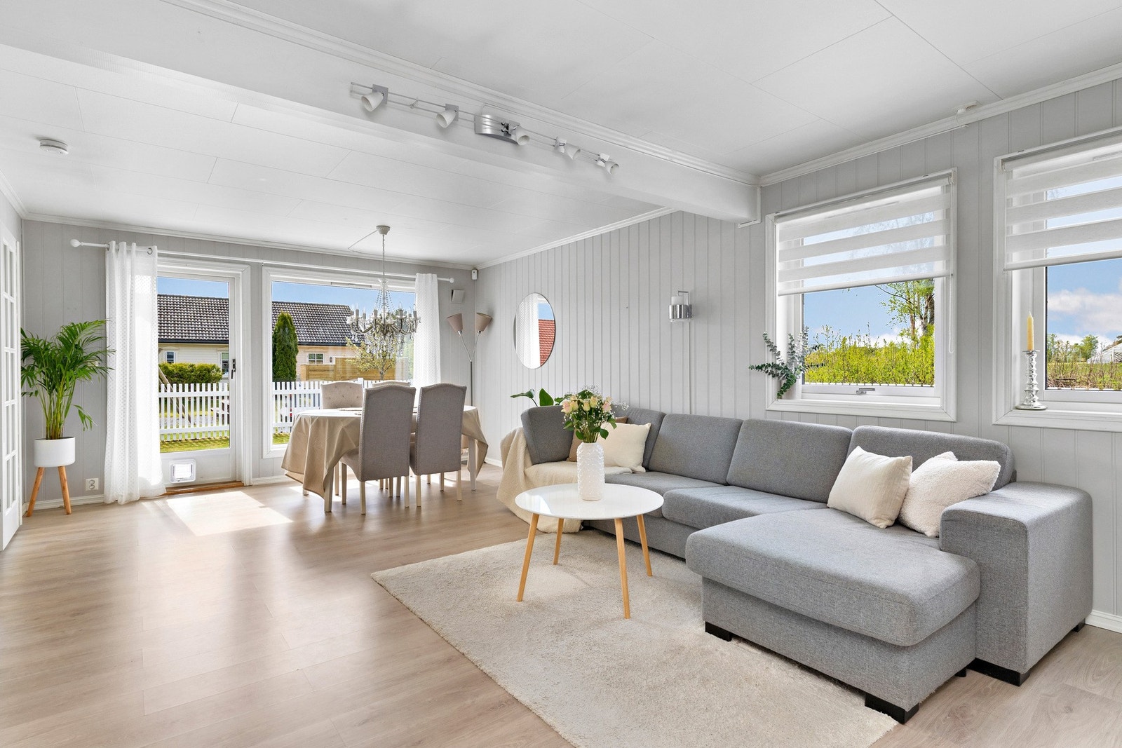 Stuen fremstår som lys. Galleribilde