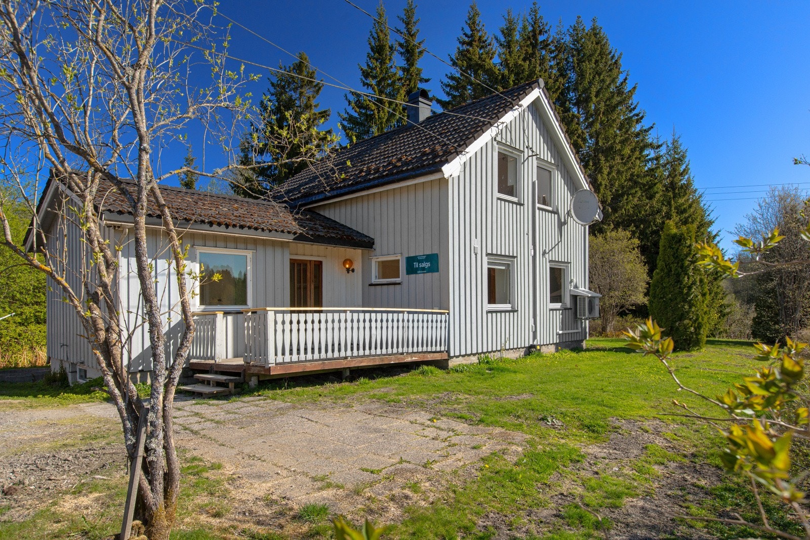 Eneboligen bærer eldre preg, og har en innholdsrik planløsning. Galleribilde