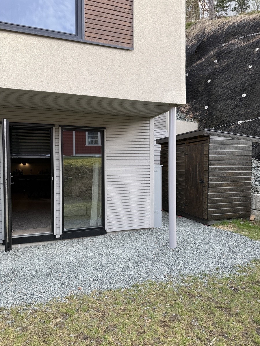 Utgang verandadør. Nyoppført sportsbod Galleribilde