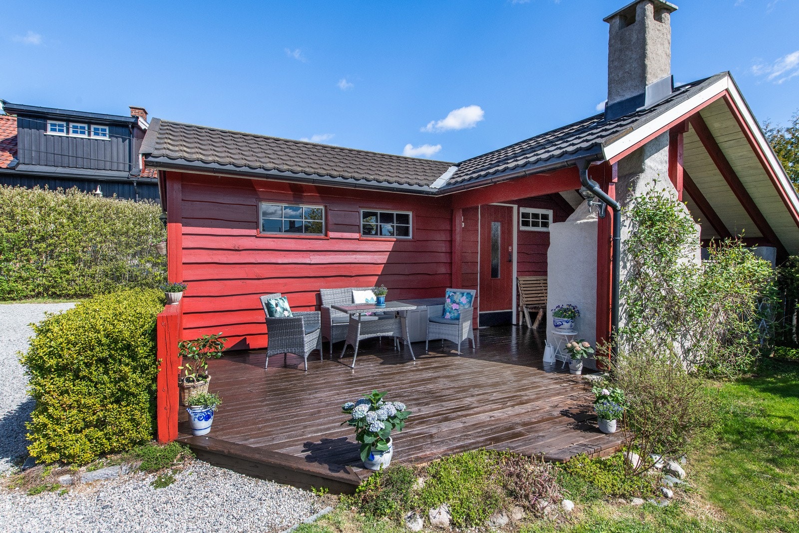 Under terrassen ligger den tidligere fiskedammen intakt med fontene, pumpe og renseanlegg! Galleribilde