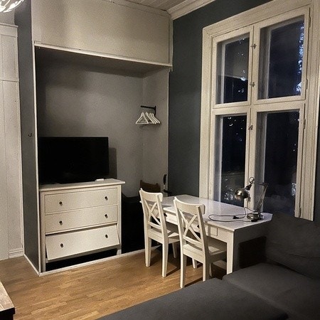 Fin kveldsstemningn også se/arbeidsplass. (Garderobeløsning er forbedret etter at bildet ble tatt.) Galleribilde