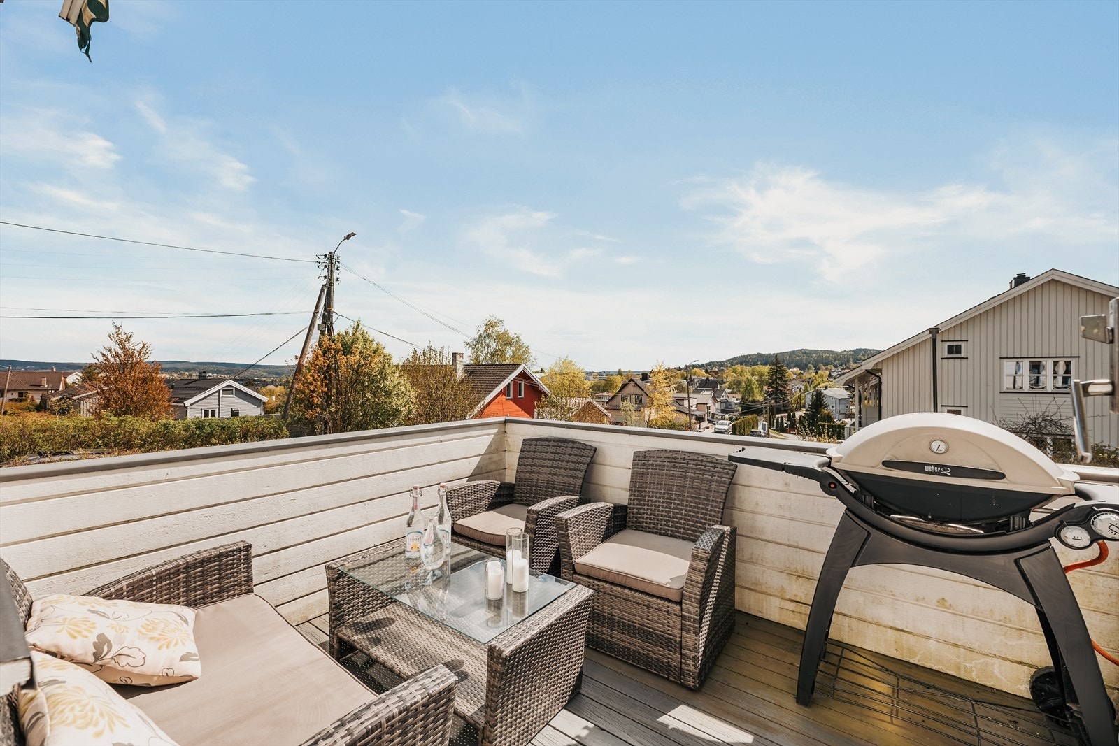 God plass til møblement og grill. Galleribilde