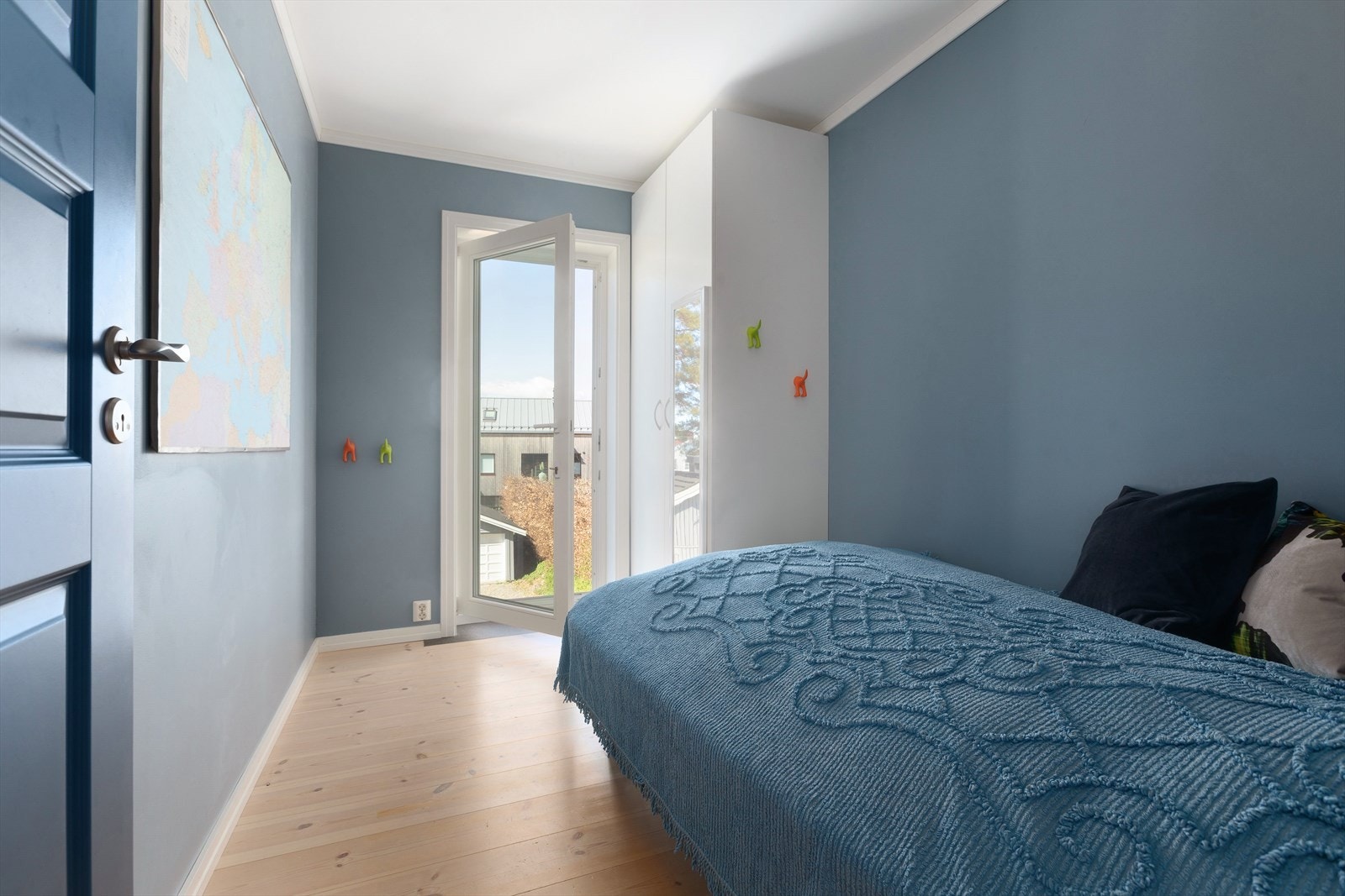 Soverom 2 - Perfekt som barnerom, gjesterom eller kontor. Rommet har fransk balkong. Galleribilde