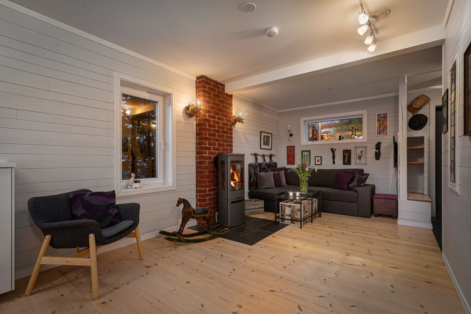 Kveldsstemning i stuen. Galleribilde