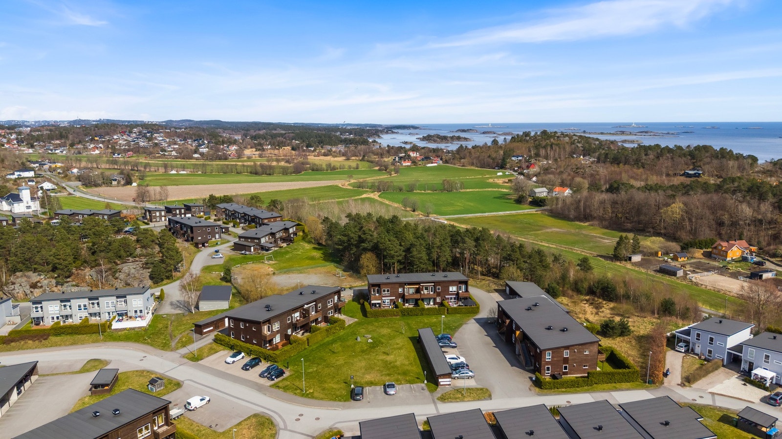 Nærhet til Nærområdet byr på kort vei mot sjø, turområder og åpne landskap.. Galleribilde