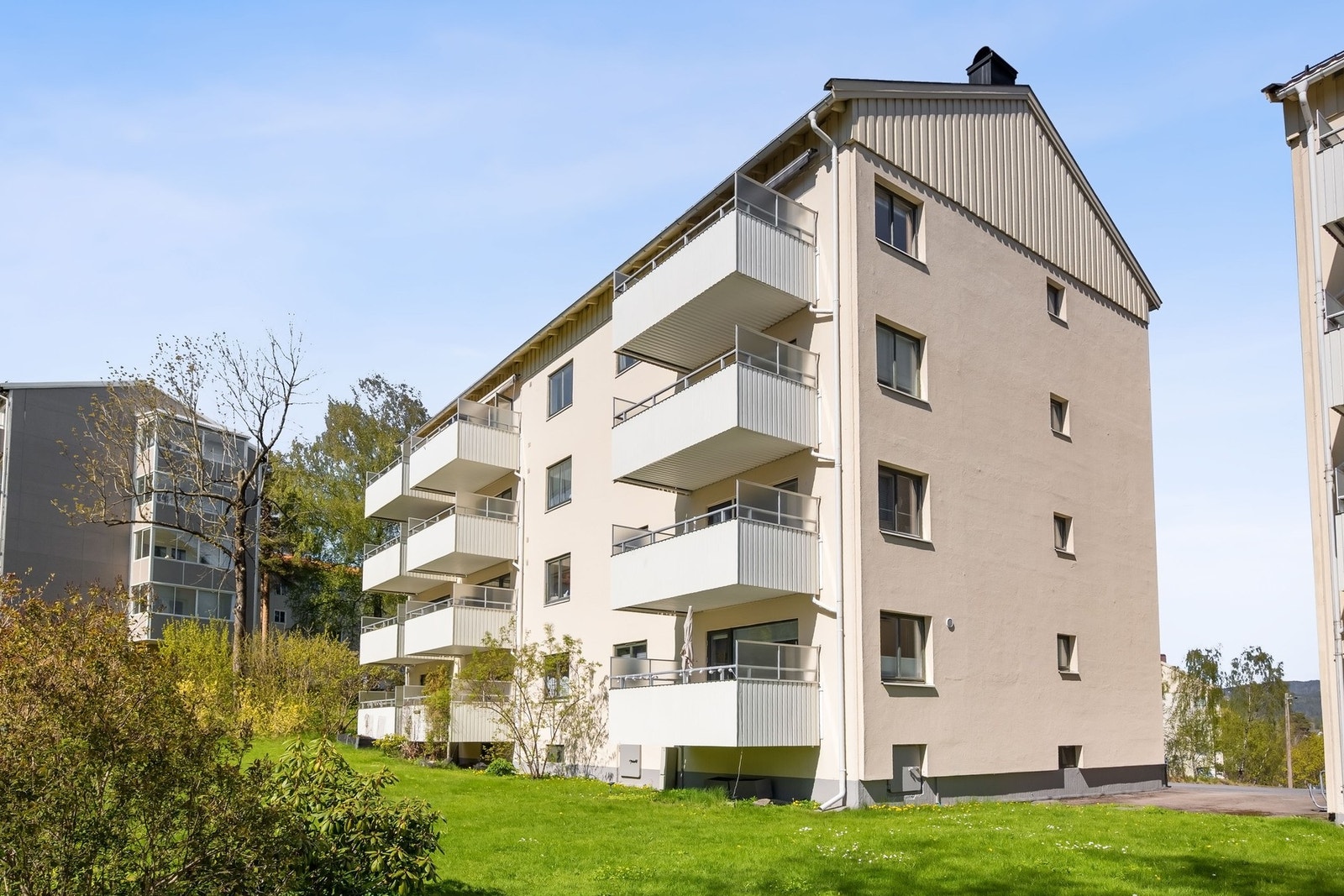 Veldrevet sameiet med mulighet for gratis parkeringsplass etter venteliste. Galleribilde