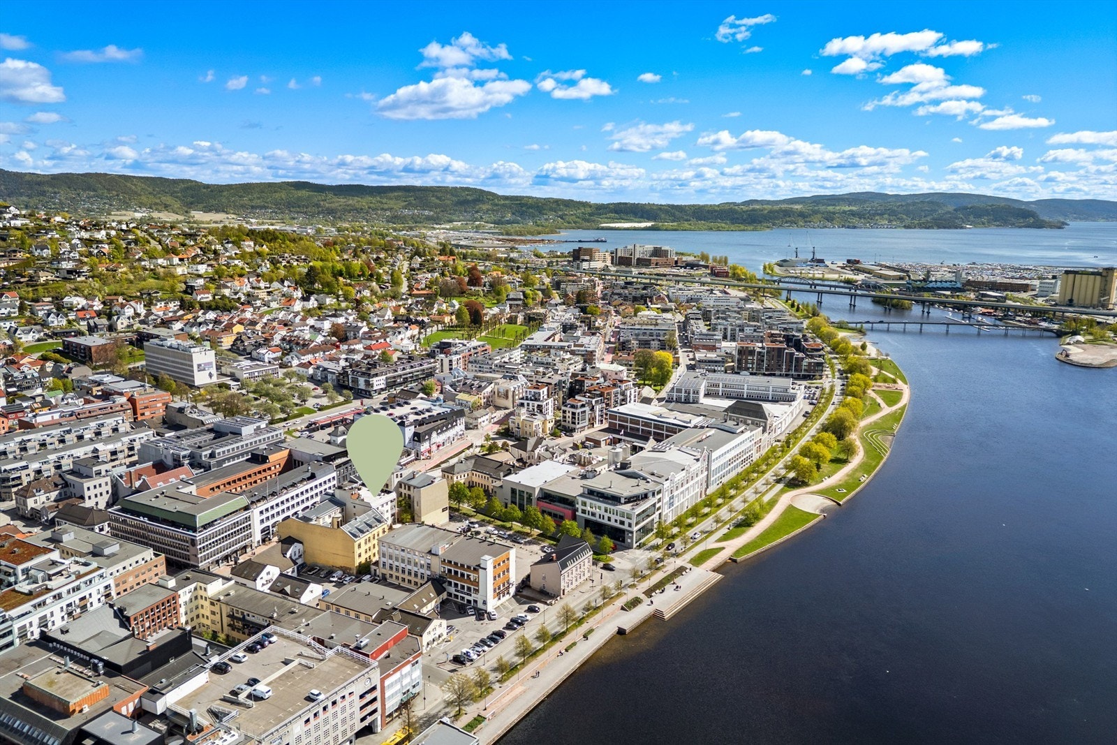 En sentral og attraktiv beliggenhet med kort vei til alt Drammen har å by på. Galleribilde