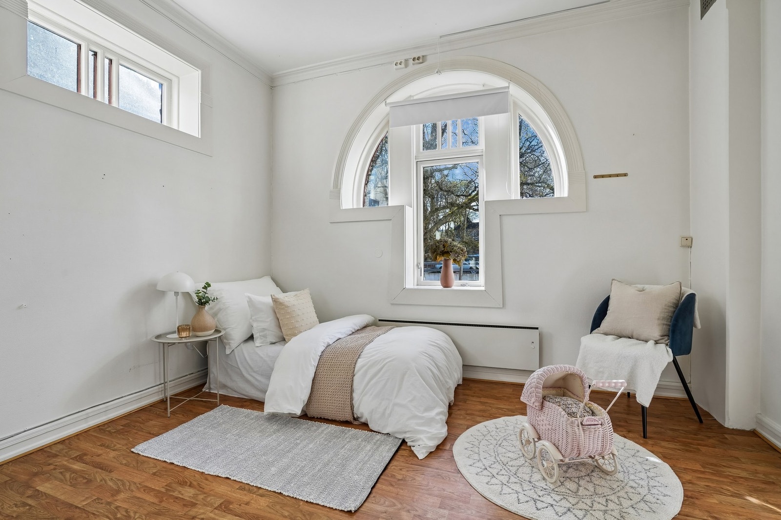 Med hele seks soverom er det god plass til familier med flere barn. Galleribilde