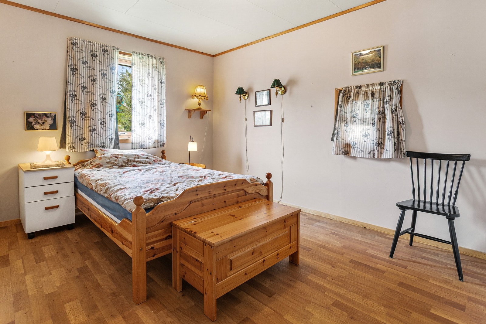 Hovedsoverom med god plass til dobbeltseng. Galleribilde