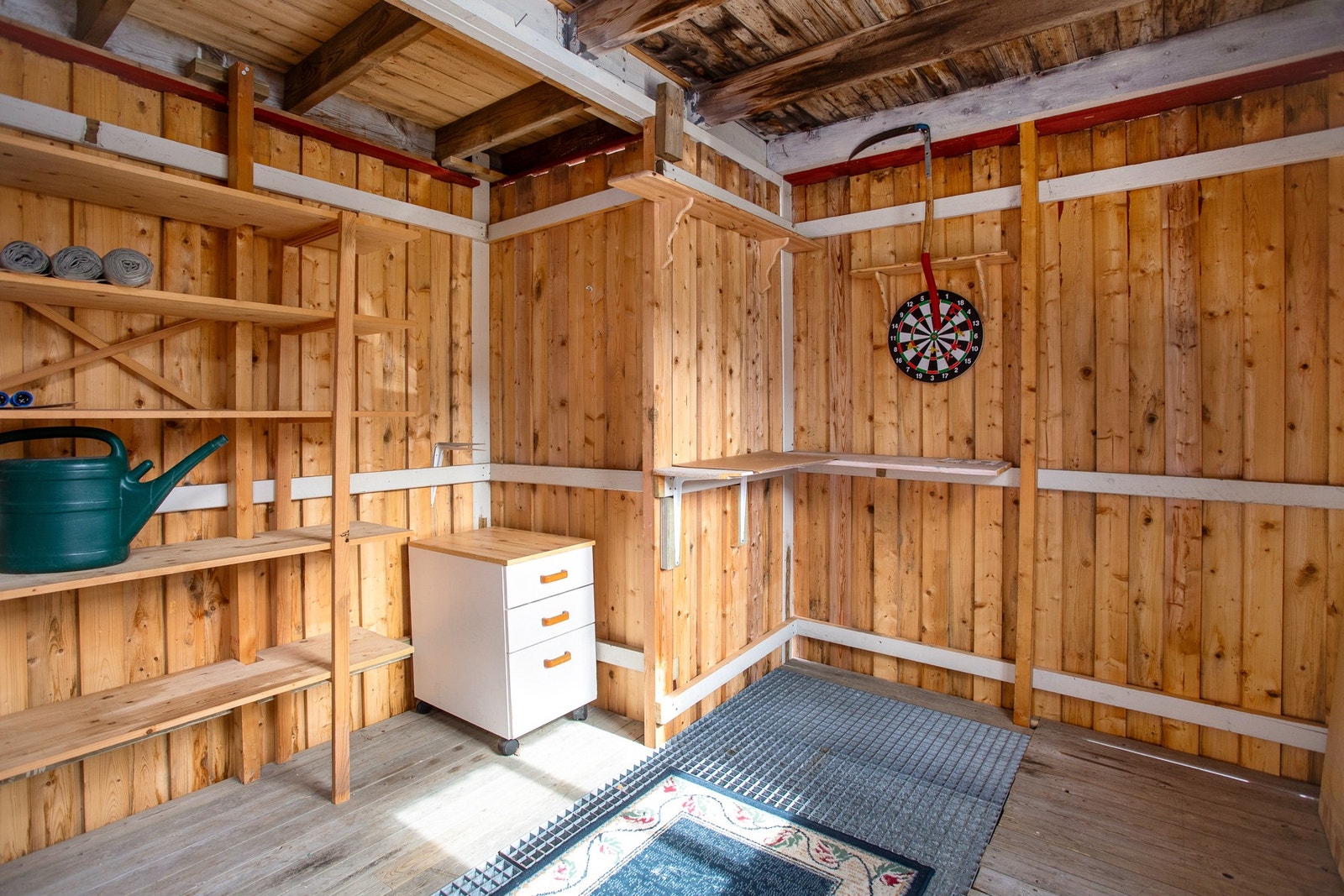 Utebod med god plass til lagring. Galleribilde