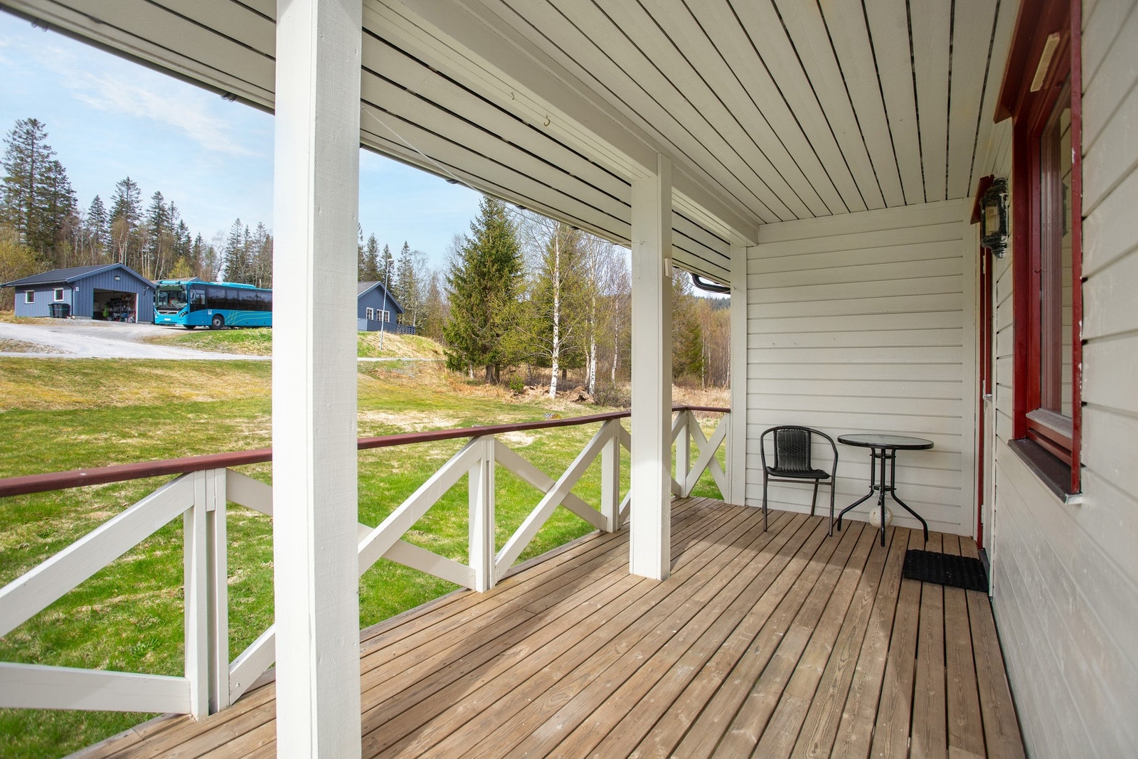Fra stue har man enkel adkomst til veranda. Galleribilde