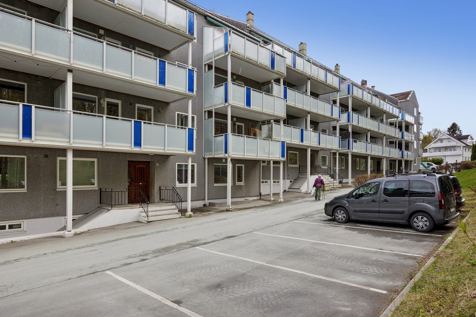 Leiligheten ligger i 1. etasje og har adkomst fra baksiden. Galleribilde