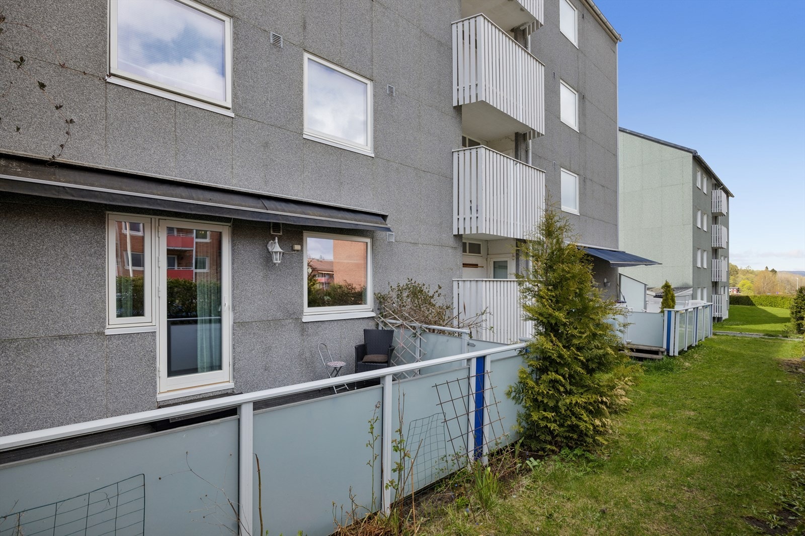 Det er elektrisk markise over hele verandaen. Galleribilde