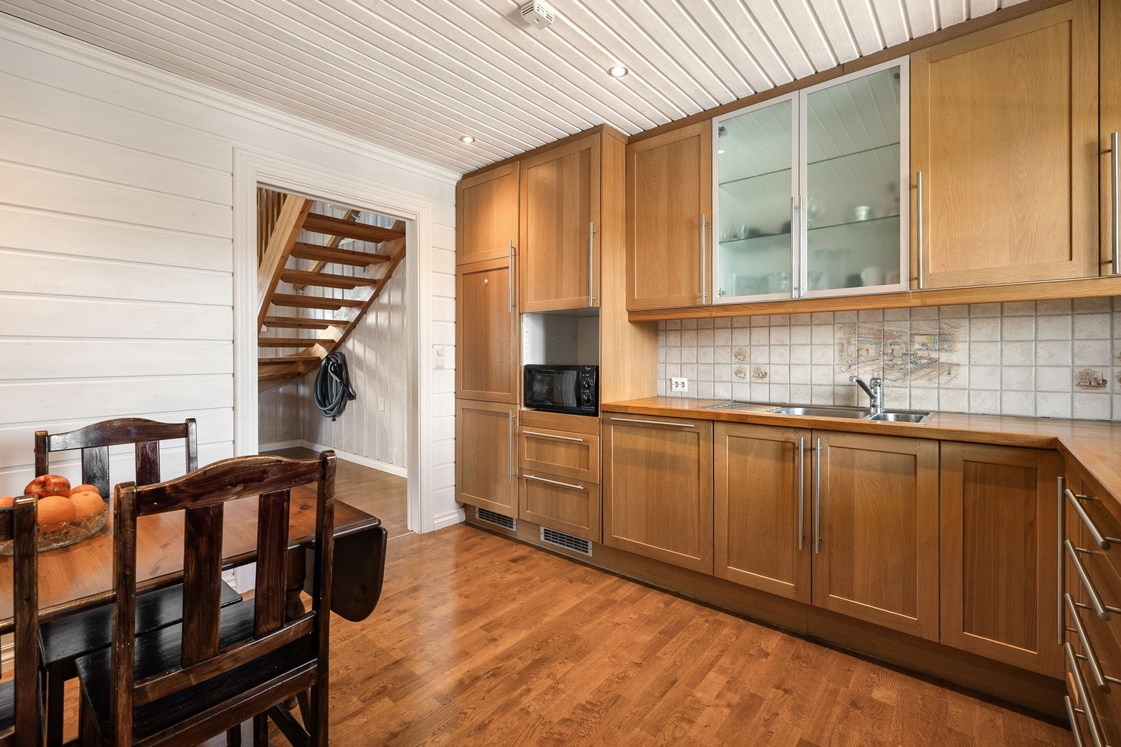 Det er også god plass til spisebord på kjøkkenet. Galleribilde