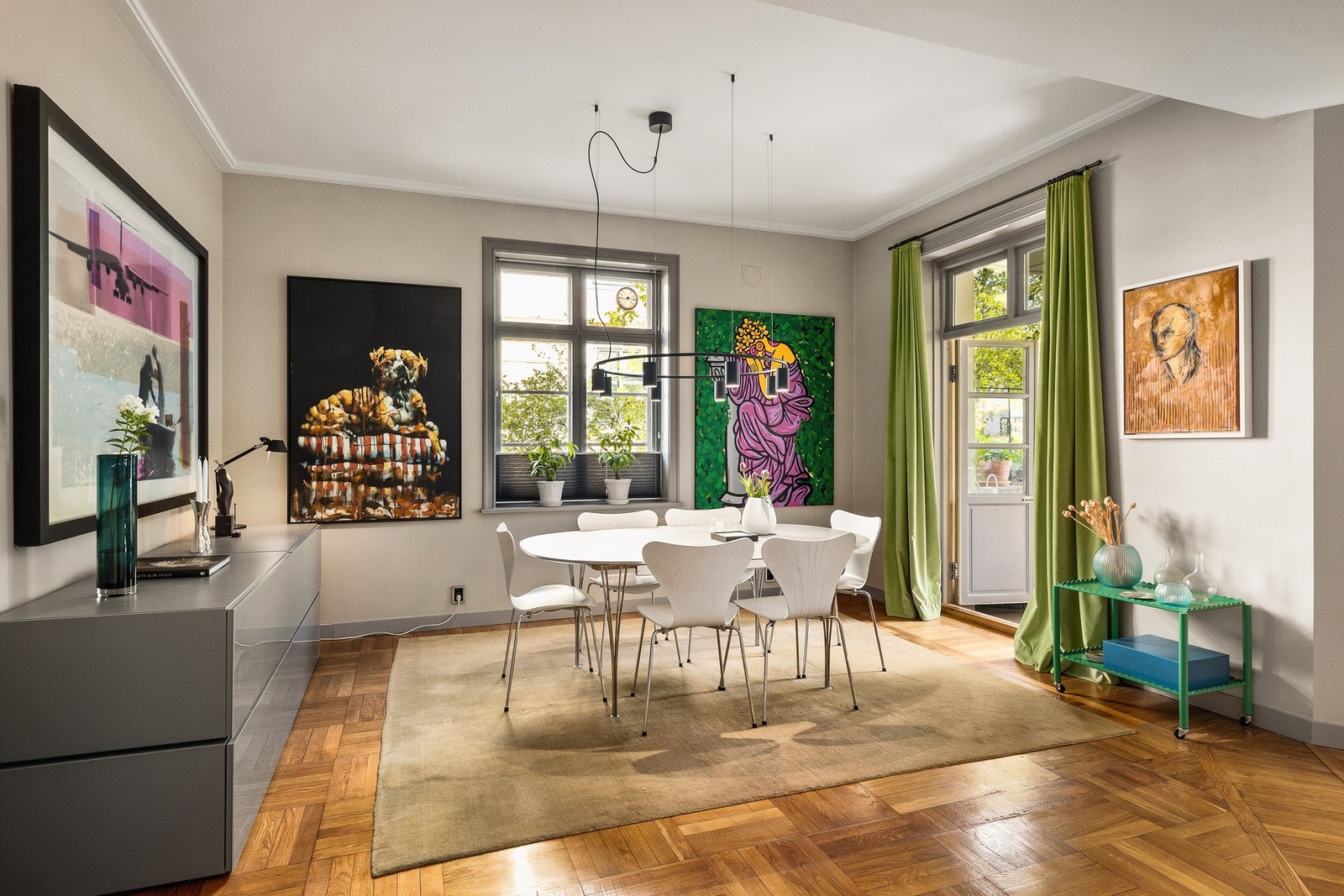 God plass til spisebord Galleribilde
