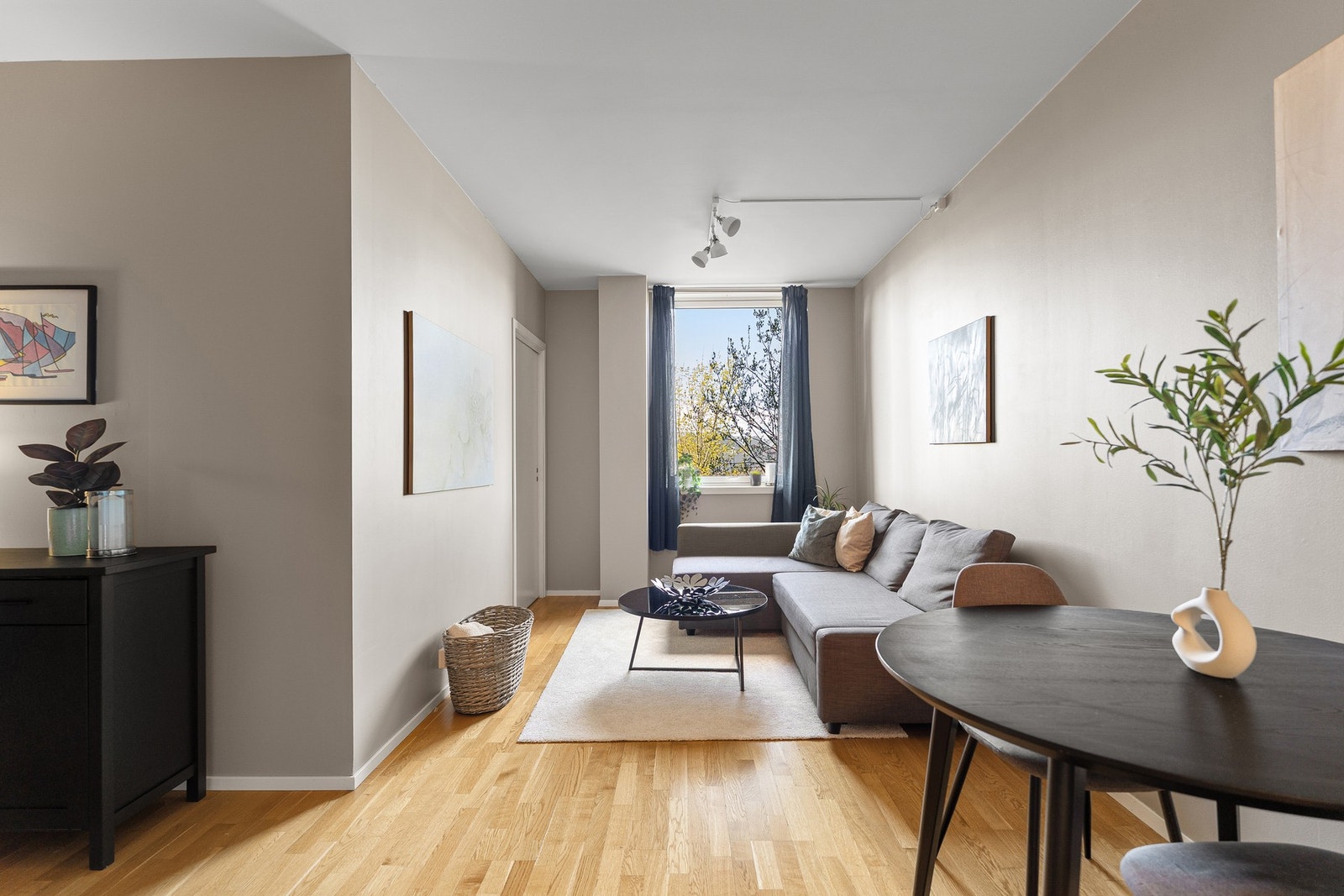 Dette er en av de større 2-roms leilighetene i bygget. Galleribilde