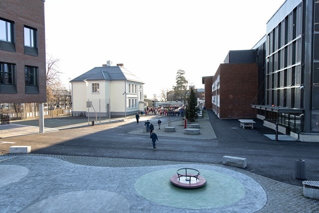 Nyrenoverte Slemdal barneskole ligger 3 minutter unna Galleribilde