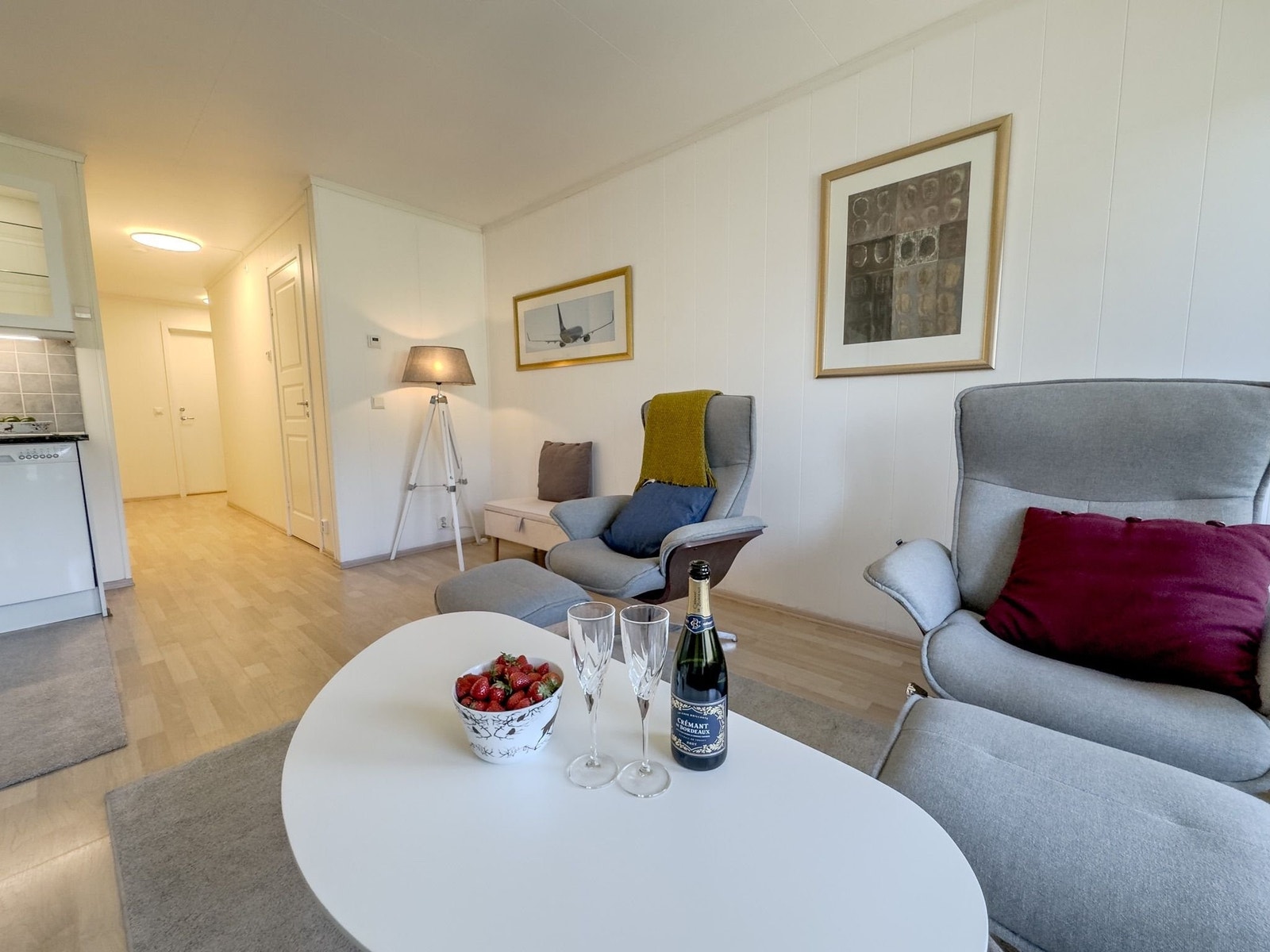 Stue med innsyn mot gang og bad Galleribilde