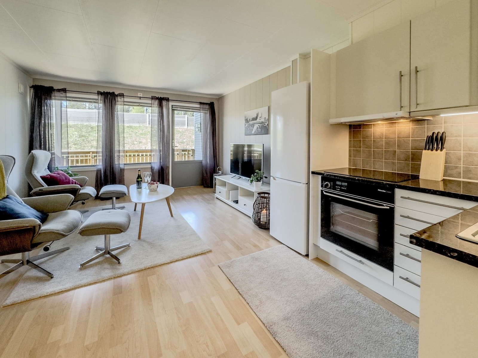 Store lyse vindusflater Galleribilde