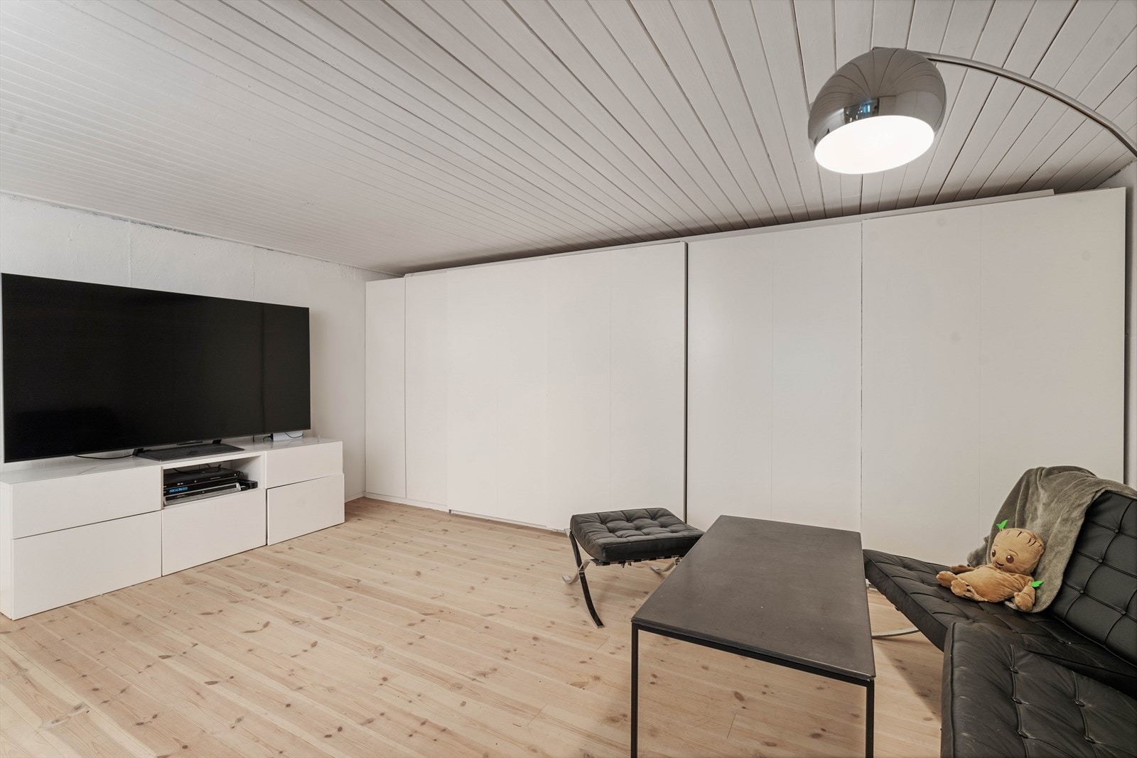 La ungdommen invitere venner og bekjente til en koselig filmkveld eller lignende, eller bruk rommet til andre behov familien måtte ha Galleribilde