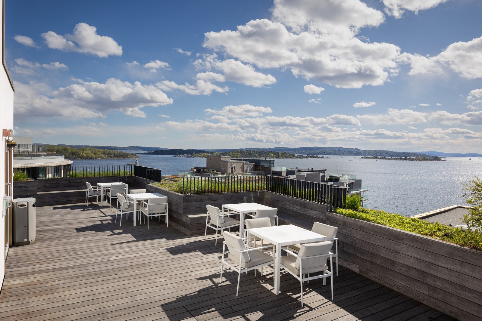 Stor, felles takterrasse med fantastiske sol- og utsiktsforhold Galleribilde
