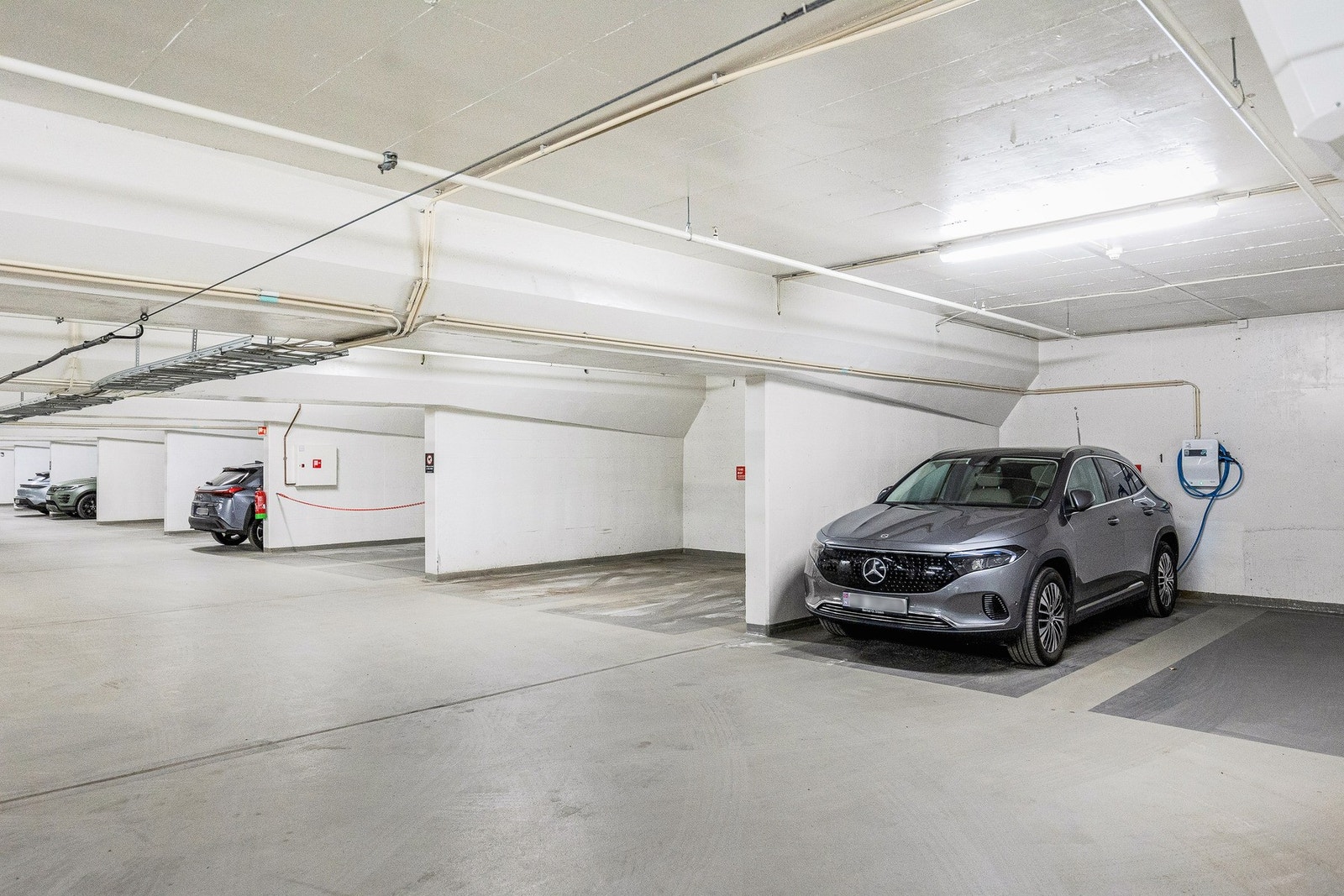 Fast garasjeplass med elbil-lader medfølger boligen. Garasjen i samme bygg som leiligheten. Galleribilde