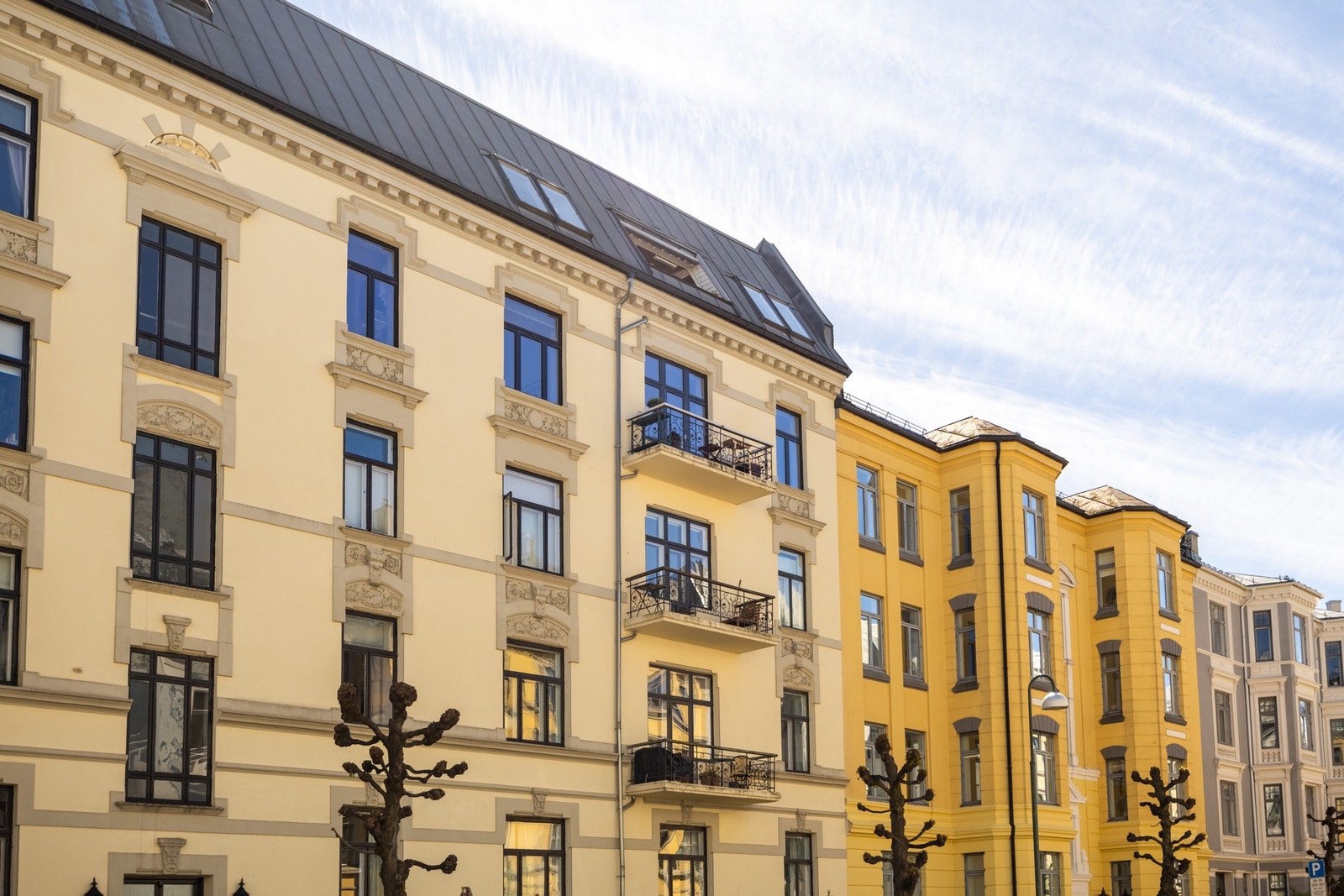 Gaten ligger i et relativt rolig og boligpreget strøk, med klassiske bygårder og villapregede boliger. Galleribilde