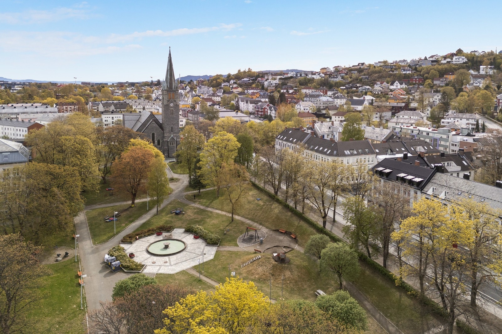 Lademoen park ligger knappe to minutters gange fra leiligheten. Galleribilde